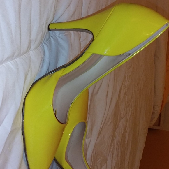 Shoes - Picture 4 of 5